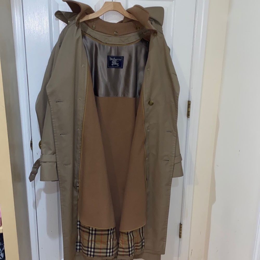 Burberry Trench Coat size 42L with removable fur lining, 95% wool  5% camel hair